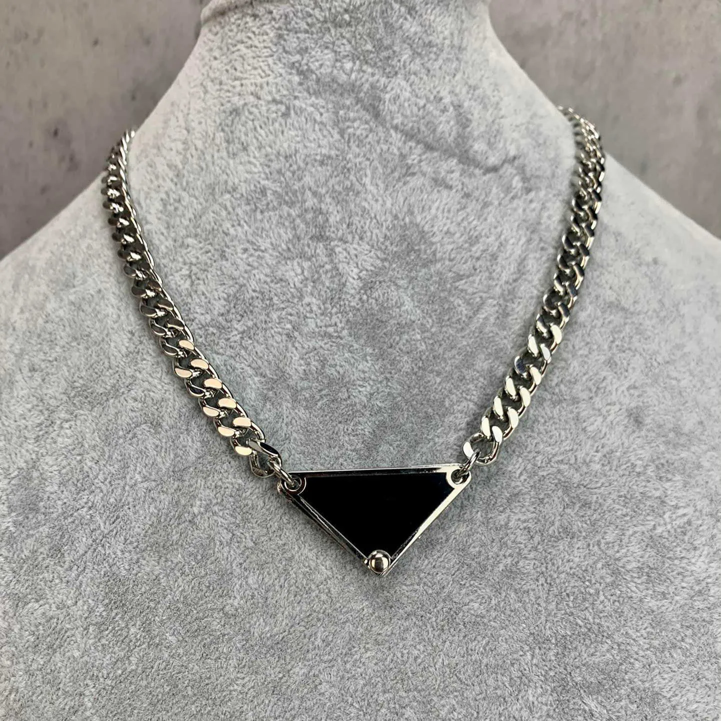 Brand Fashion Jewelry Black Triangle Thick Chain Pink White Pendant Luck Steam Punk Design Hiphop Choker Men Unisex Jewelry5490197