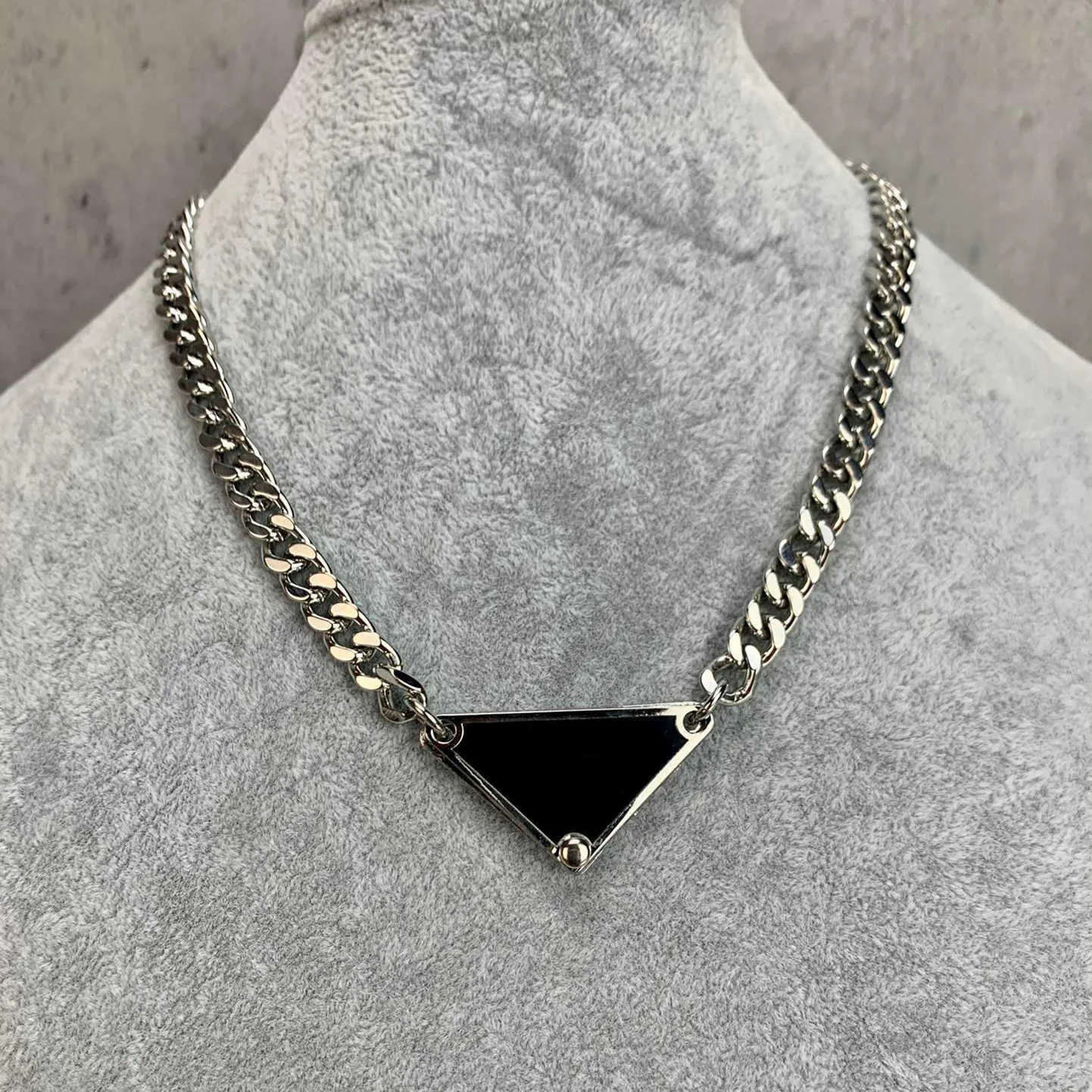 Hot Brand Fashion Jewelry Black Triangle Thick Chain Pink White Pendant Luck Steam Punk Design Hip-hop Choker Men Unisex Jewelry