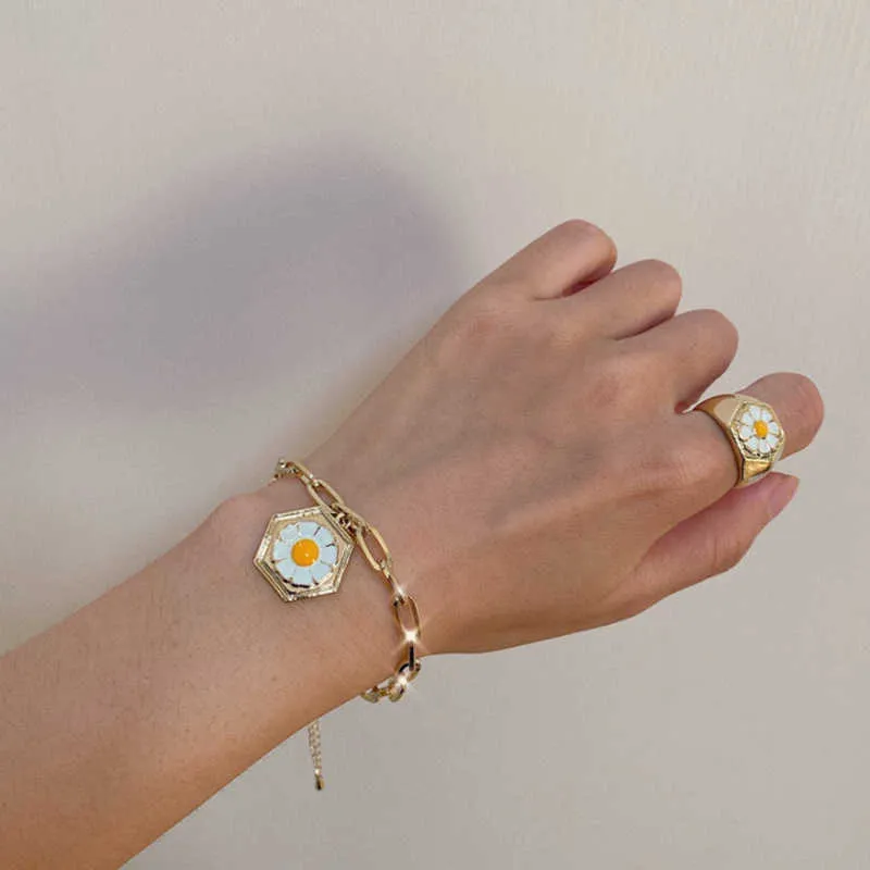 2021 Mode Japansk stil Söt söt Original Design Blommor Armband Enkelt litet Daisy Charms Armband för tjejer Justerbar Q0719
