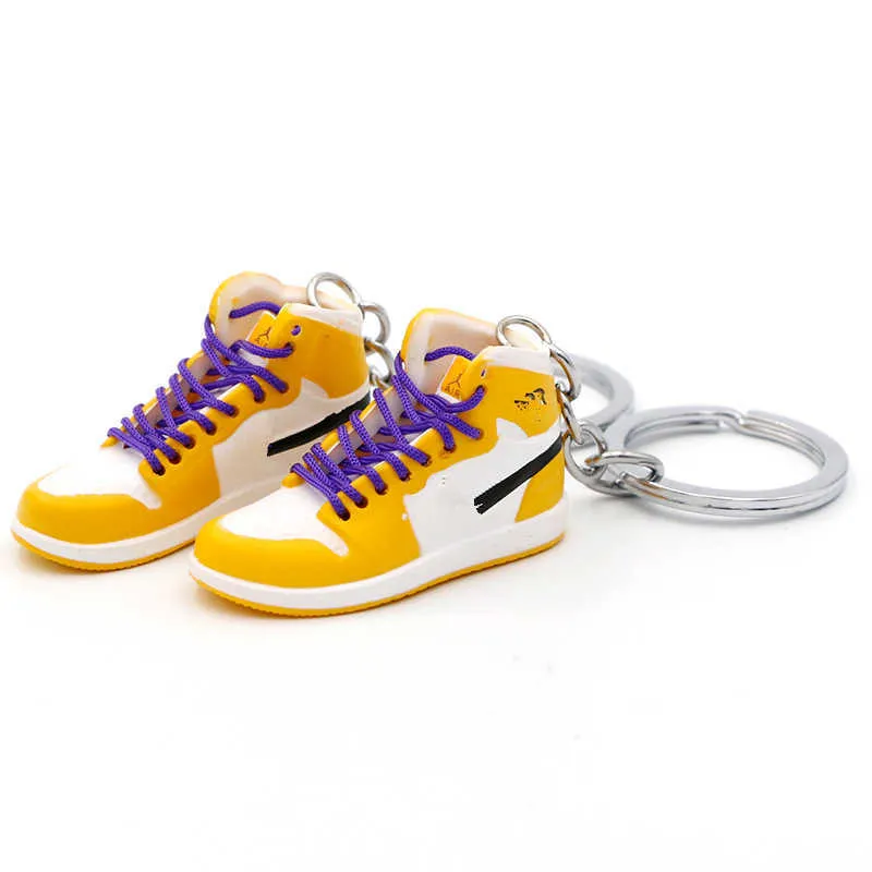 Creative 1/6 creux 3D baskets modèle porte-clés Souvenirs chaussures de basket-ball amateurs de sport porte-clés voiture sac à dos pendentif cadeaux G1019