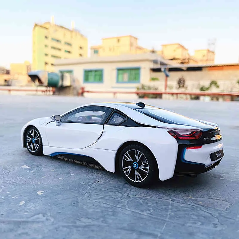 Rastar 124 BMW i8 Concept Supercar Symulacja Symulacja statyczna DIECAST Modelowa kolekcja zabawek samochodowych Modele prezentu świąteczne CAR203S3480328