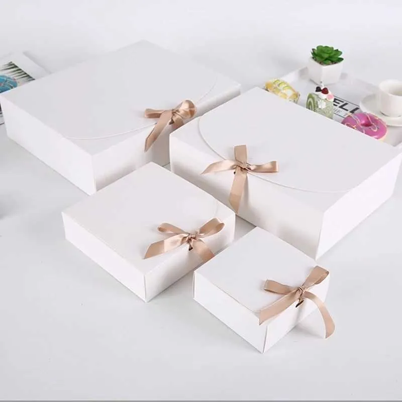 Vit Kraft Papper Presentförpackning Handgjord godis Chokladkaka Förvaring Box Party Supplies Kläder Förvaring För Födelsedag Y0606