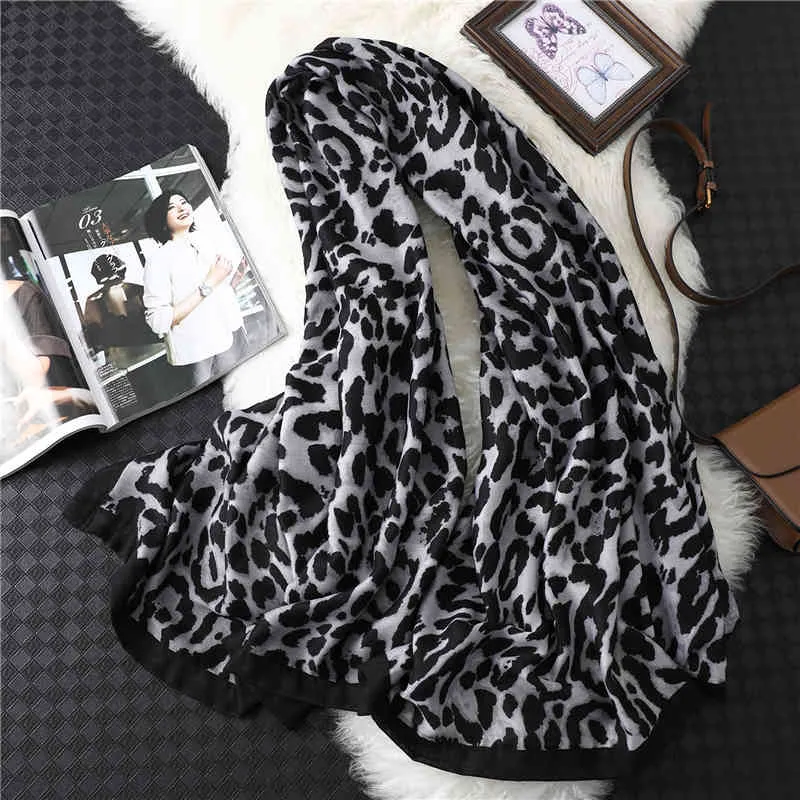 2021 Designer brand women scarf leopard print cotton large size pashmina lady shawls winter warm animal pattern foulard hijabs