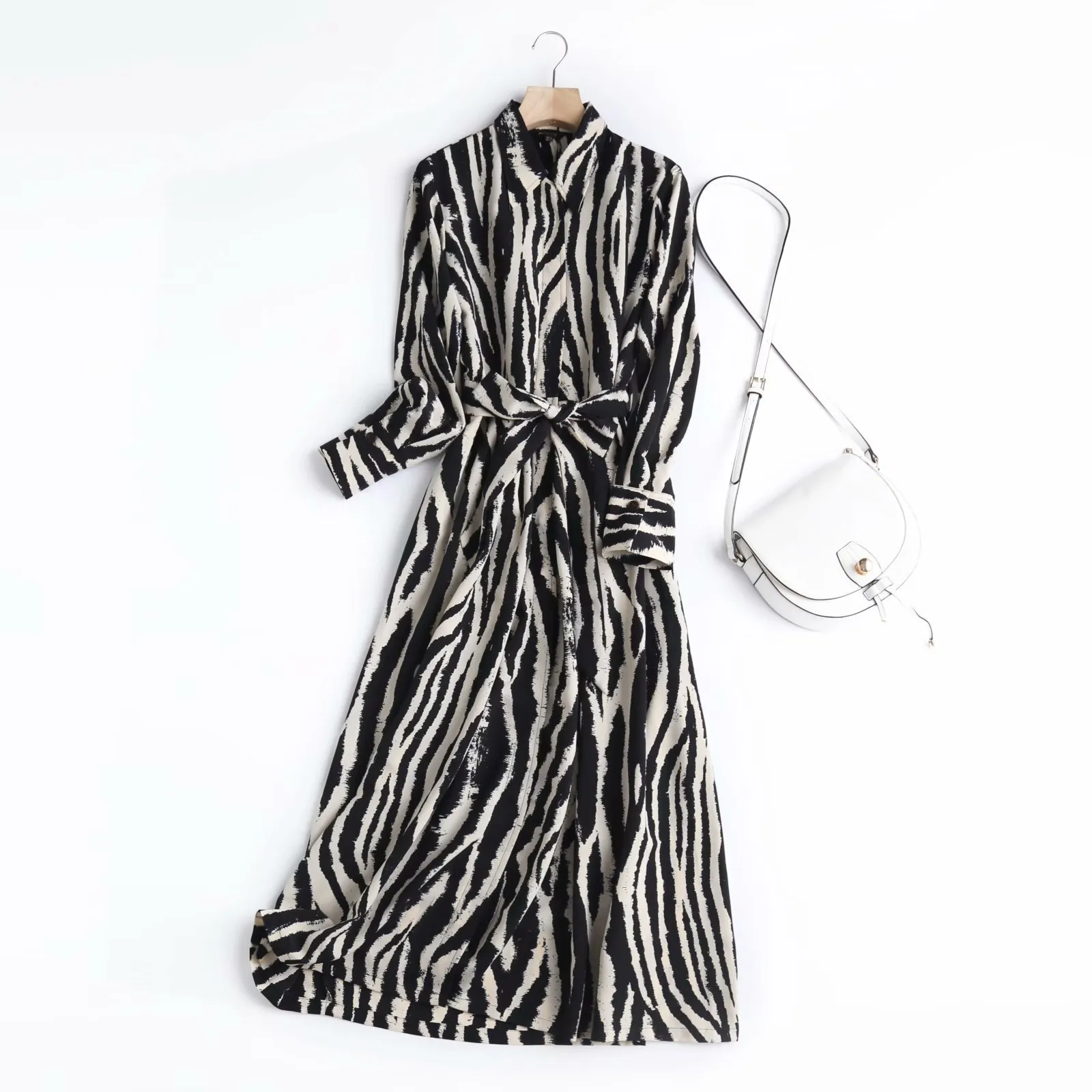 Kvinnor sommarklänning långärmad stil mode vintage enkelt zebra mönster fest midi klänning kvinnor vestidos med snedstreck 210422