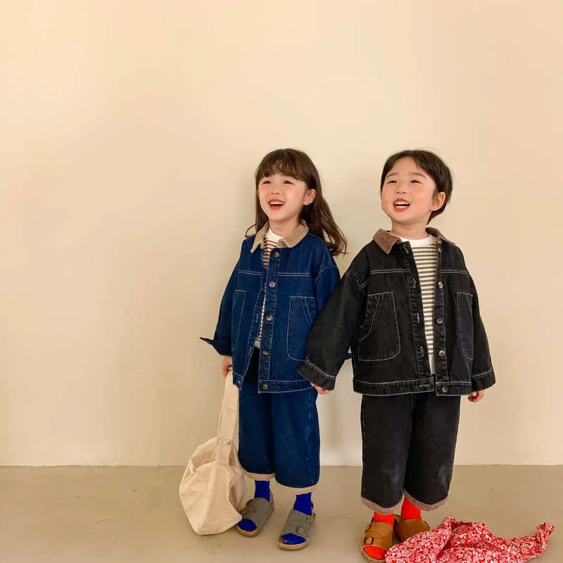 Vår barn pojkar flickor mode patchwork denim kläder sätter avslappnad jacka och lösa jeans 2st Barn outfits 210615