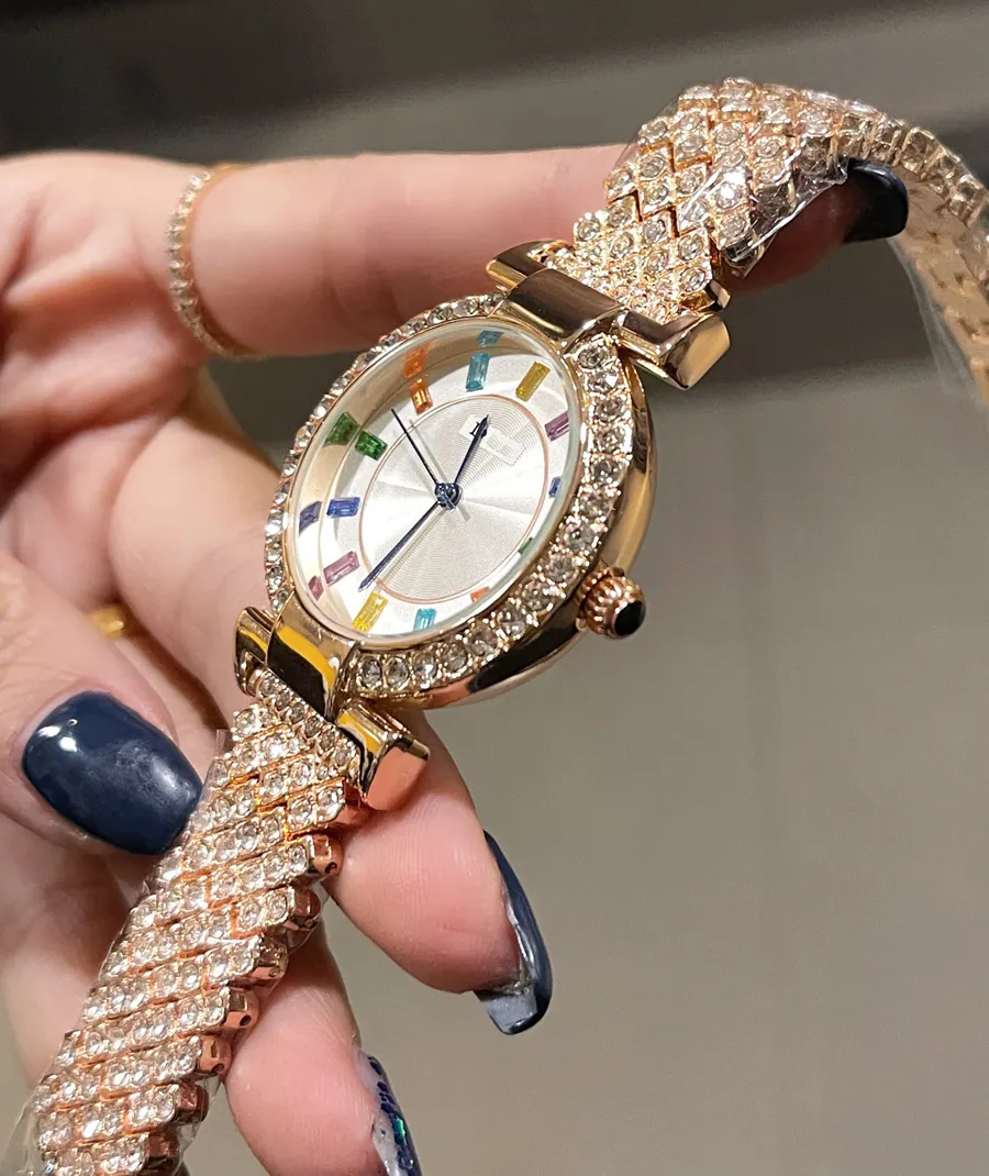 Orologi di marca Donna Donna Ragazza Orologio da polso di lusso in acciaio al quarzo con cinturino in metallo stile cristallo colorato Di32