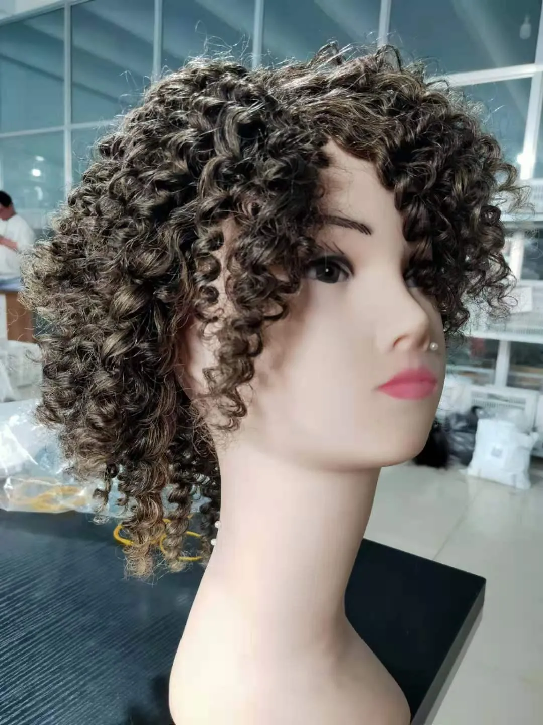 12 pollici di pepe di pepe grigio tagliato e taglio e facile e corto parrucca grigia riccia parrucche capelli umani donne bianche con frangetta 150DENSITY87451253309715