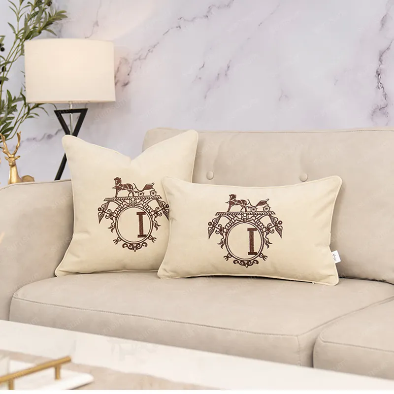 Letter Luxury Square Cushion Designer Decorative Pillow Luxurys Designers Cushion Cotton Letter Decor Living Room Cushion D2112285Z