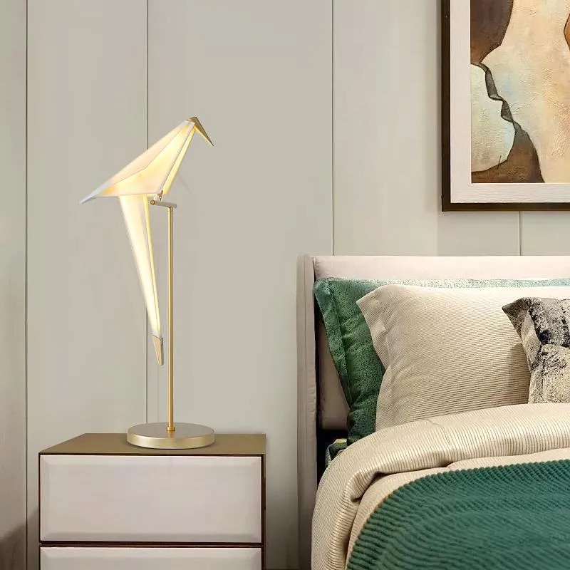 Lampada da terra in carta di design europeo con uccelli, camera da letto postmoderna, comodino, soggiorno, divano, lampade da tavolo verticali2272