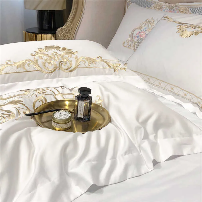 Queen Super King size Set biancheria da letto Cotone egiziano bianco Ricamo oro Copripiumino Lenzuolo Lenzuolo con angoli parrure de lit ropa 210721