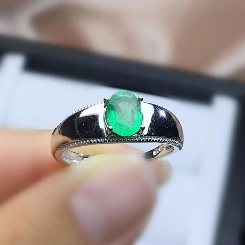 Naturalny prawdziwy szmaragdowy mały pierścień na biżuterię 5 6 mm 0 9CT kamień szlachetny 925 srebrny grzywna dla mężczyzn lub kobiet J210296 Pierścienie klastra 2584