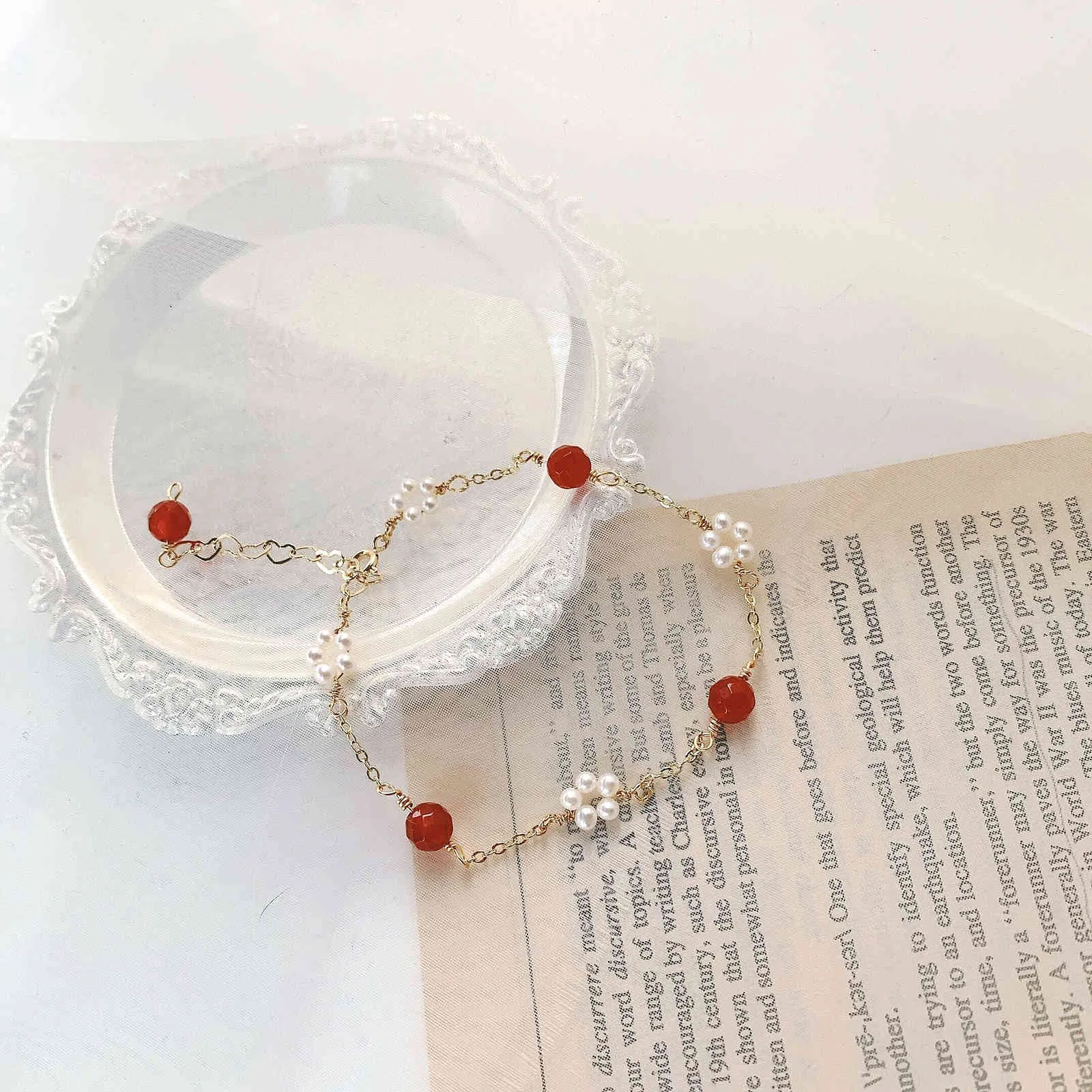 Perla d'acqua dolce naturale Perline di agata rossa sfaccettata femminile Bracciale a catena piantato in oro 14 carati Regalo nuziale da donna fatto a mano