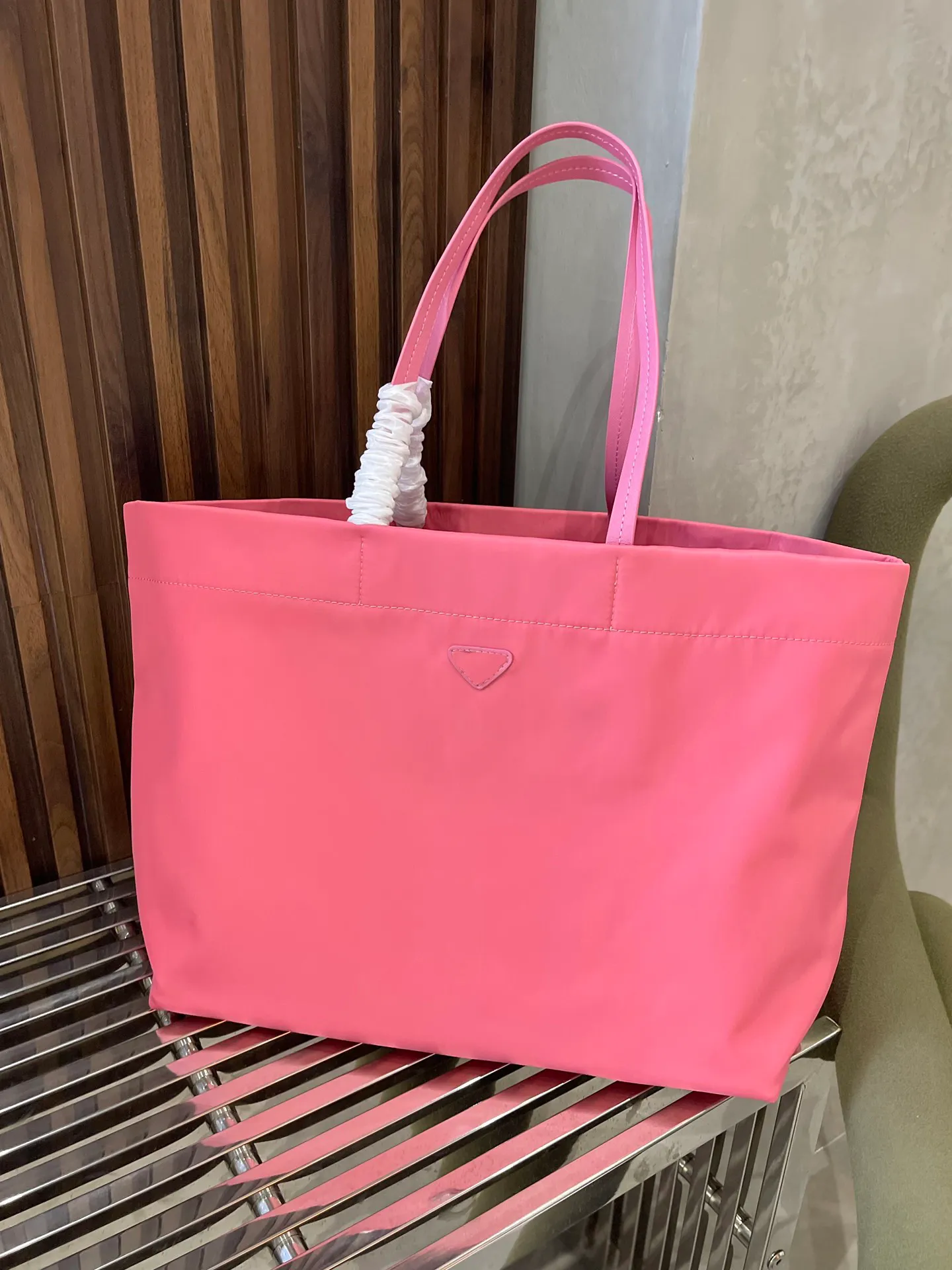 2021 Señoras Bolsa de compras de marca grande Totes de nylon reciclado Monederos Tote Bolsas de playa Bolso Oxford Bolsos de viaje portátiles 246G