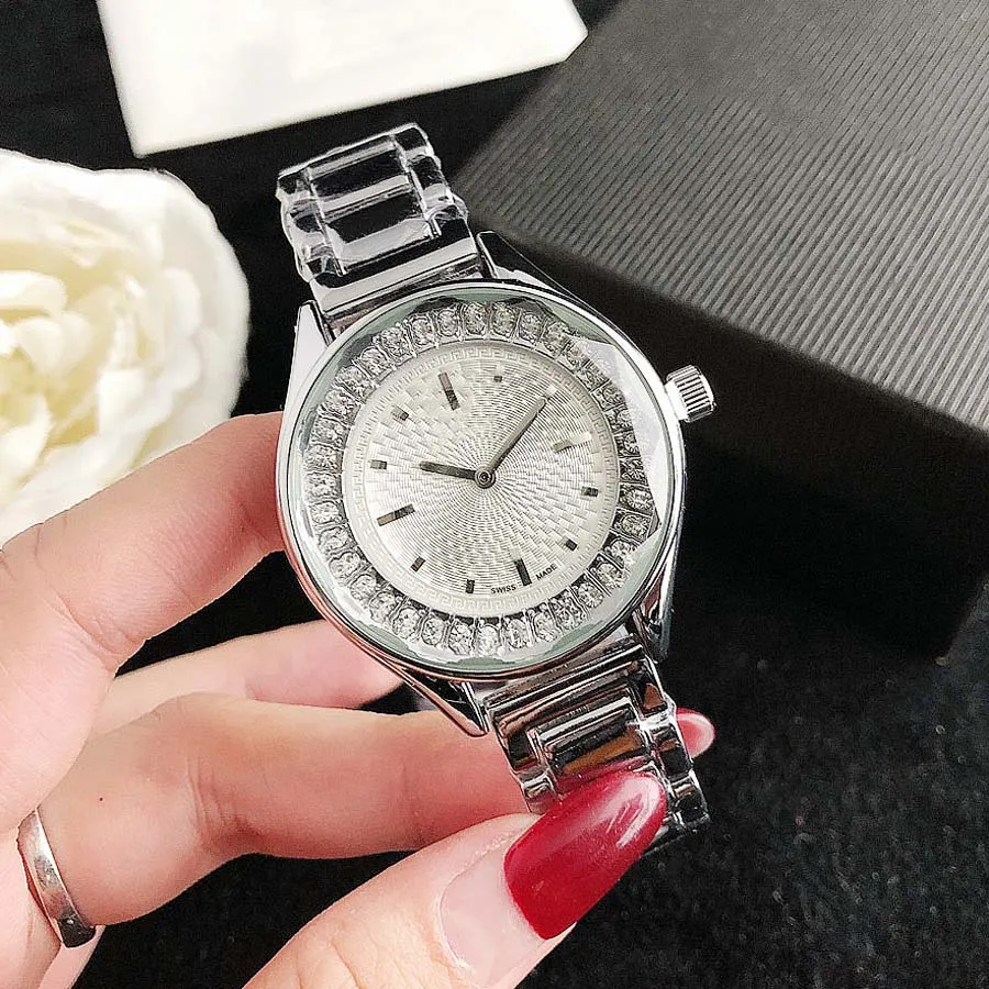 Montres de marque pour femmes et filles, Style tête de cristal, bracelet en acier et métal, montre-bracelet à Quartz VE 51