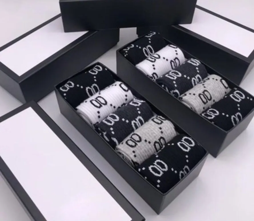 Designers Womens billiga strumpor set för män Fem par Luxe Sports Winter Mesh Letter Tryckt Sock med Box302D
