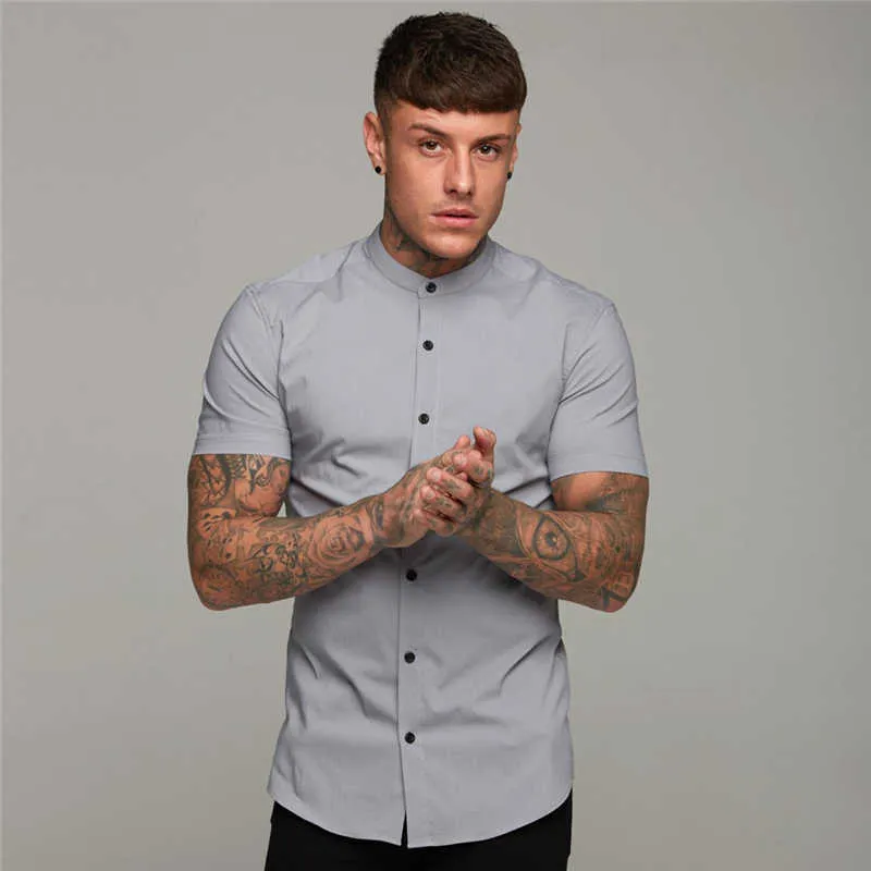 Ankomster sommarman Kortärmad skjorta Solid Fitness Mens Stand Collar Super Slim Fit Business Dress Button Gym Tops 210626