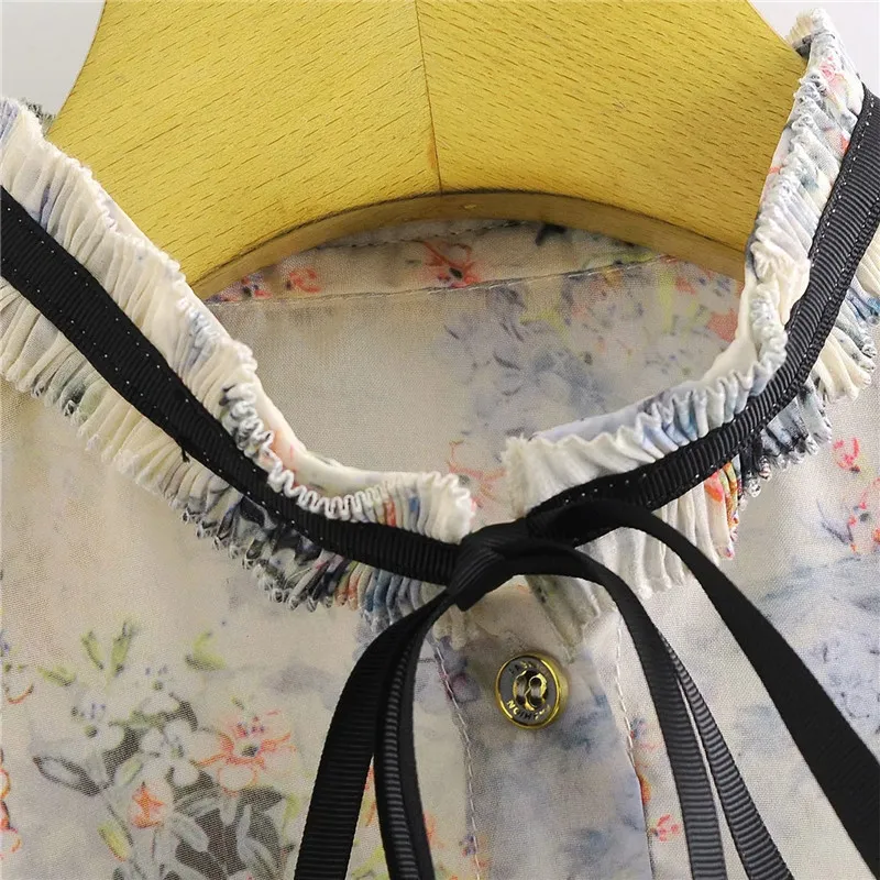 Blouse en mousseline de soie à imprimé floral beige Femmes Spring Cottagecore Volant à manches longues Top Femme Bow Tie Bouton Up Chemise 210519