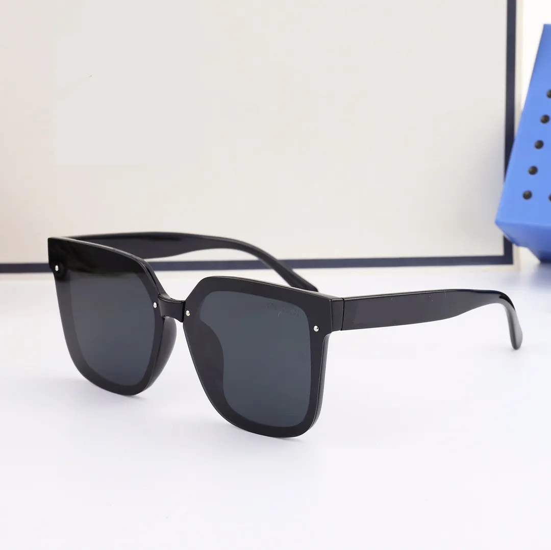 Mode Eyeware Klassische hochwertige Sonnenbrille für Männer Frauen Luxus Designer Brillen Männer Frauen Bunte Sonnenbrille mit Box 2105125Y