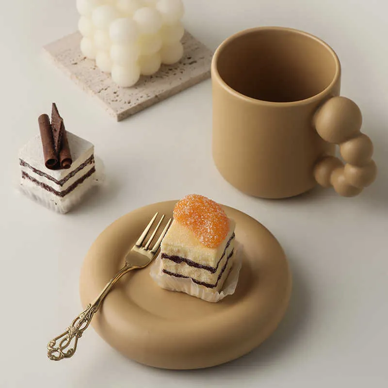 Tasse et assiette à café créatives de 325 ml avec poignée en boule de rotation Nordic Home Decor Art fait à la main Plateau de tasse à thé Cadeaux personnalisés pour elle 210804