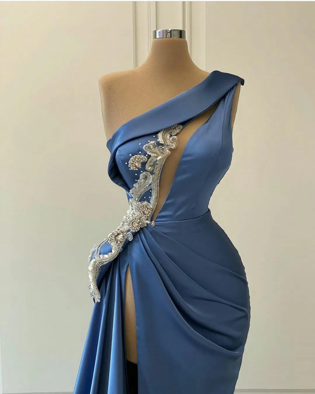 Arabic Aso Ebi Blue Evening Dresses Elegant Satin Applique in rilievo abiti da ballo di sirena di una spalla sexy a fessura alta sexy out out formal2470