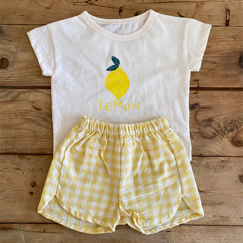 Verão infantil manga curta + shorts de impressão de frutas t-shirt t-shirt terno xadrez de algodão conjunto de bebê roupas de moda 210515