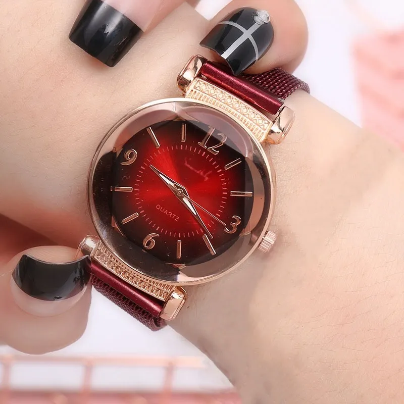 Luxury Fashion Women Contracted Style Watches Geometric Roman Siffer Quartz Ladies Watch Magnet Buckle Mesh Strap Wristwatch Gold237K