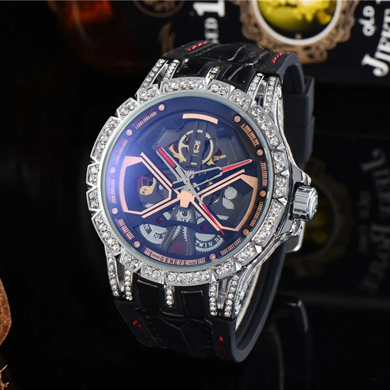 メンズウォッチメカニカル自動ムーブメントウォッチクリアバック高品質のアイスアウトケースダイヤモンド腕時計ラバーストラップ防水330S