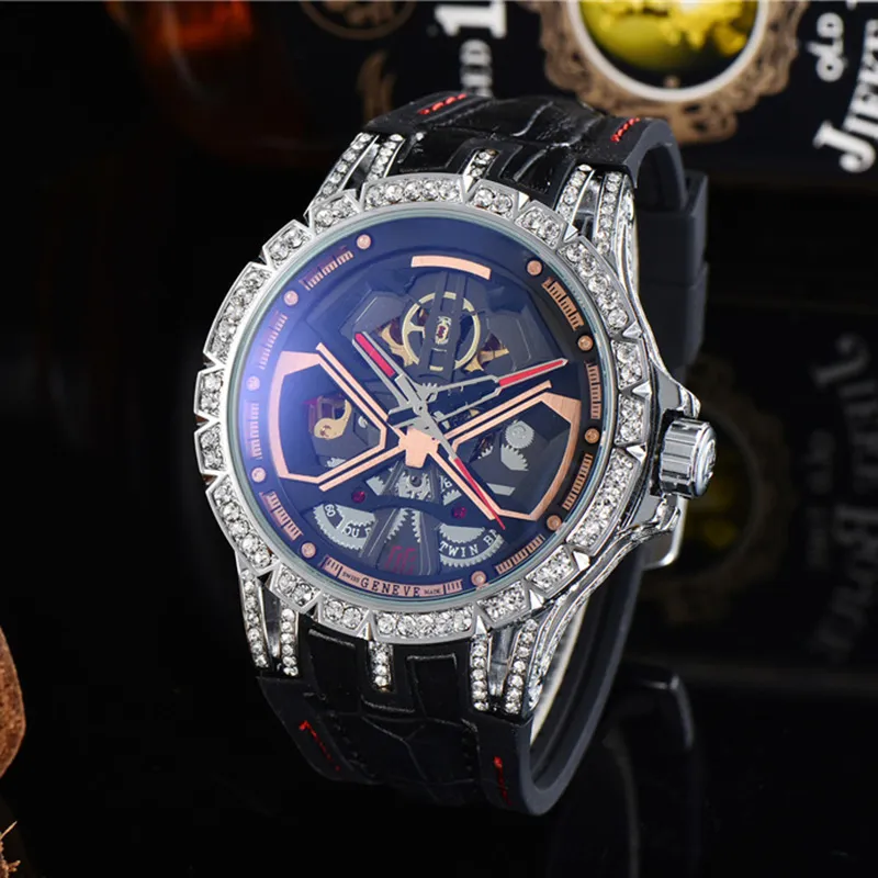 Męskie zegarki mechaniczne automatyczne ruchy Watch Clear Back Wysoka jakość lodowanej obudowy Diamentowy pasek gumowy pasek Wodoodporny 236L