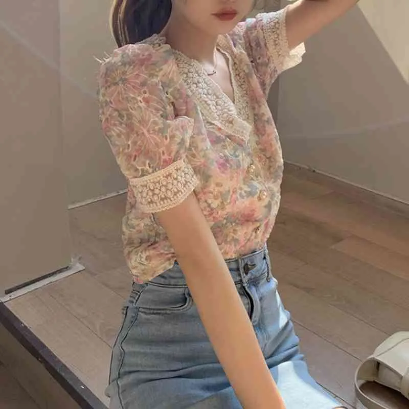 Ezgaga Lace Patchwork Floral Blouse Women V-Neck Elegant Short Sleeve Pearl Button Summer Korean Chic Ladies Shirts Slim Fashion 210430