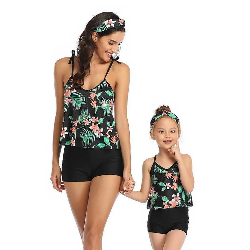 夏の家族のマッチング水着2-PCSセットスリング花柄トップ+ソリッドカラースイミングトランク母娘服E 210610