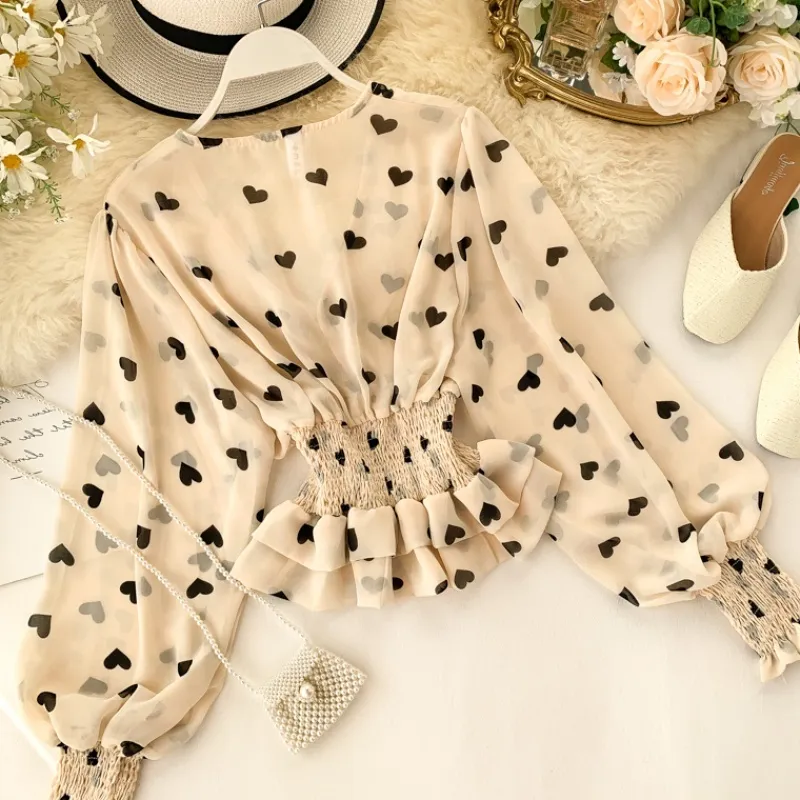 Höststil Polka Dot Peach Heart Top Kvinnors V-Neck Puff Sleeve Kort pläterad Waistless All-Match Chiffon Shirt UK357 210506