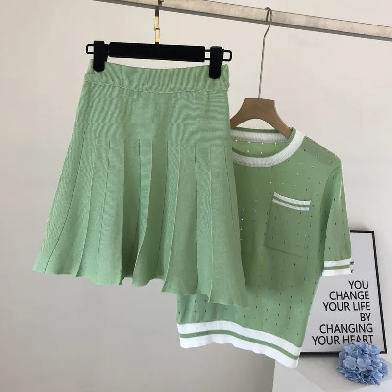 Summer Ins Green Fashion Casual Tricoté 2 pièces Ensemble Femmes Crop Top Pull Pull + Jupe plissée Ensembles Ensemble Femme 210514