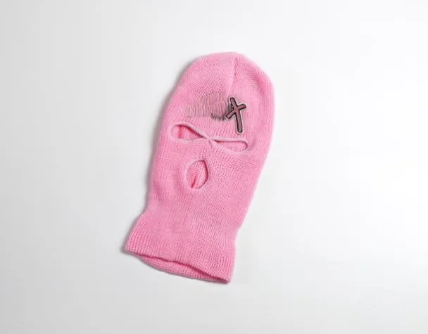 Masque facial tricoté à trois trous Logo populaire Broderie de luxe Chapeau tricoté Bonnet fin Baotou Tendance Design Bonnets en laine Automne et hiver
