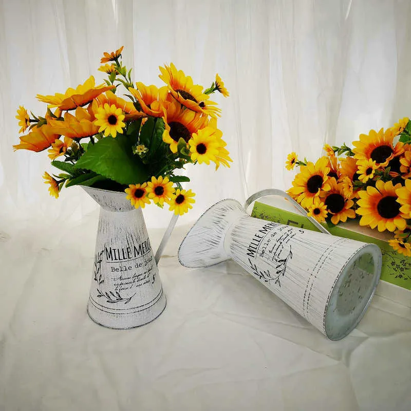 Fransk stil bondgård dekorativa krukor, metall vit rustik pitcher vas blomma kanna för hem dekoration, bröllop dekor 210623