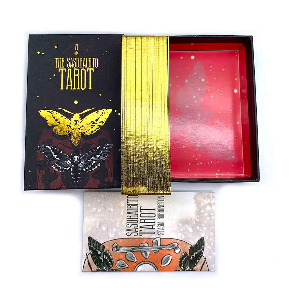 Das Sasuraibito Tarot 78-Kartendeck und der 63-seitige Leitfaden „Original Divination“ mit vergoldetem Rand und wunderschöner stabiler Box mit Deckel
