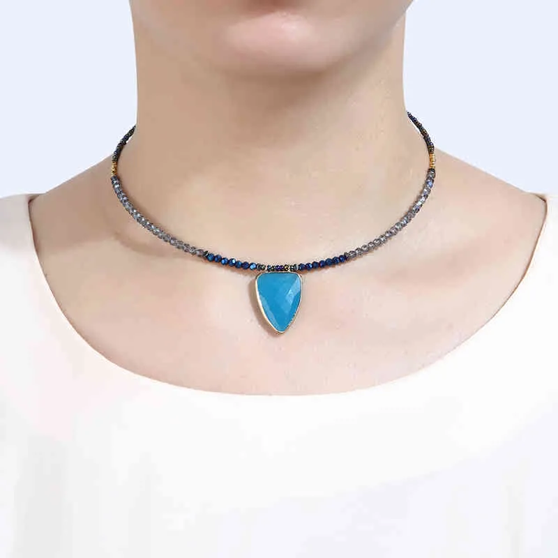 Regali maturi femminili dei monili del collare della collana del retro breve classico del pendente