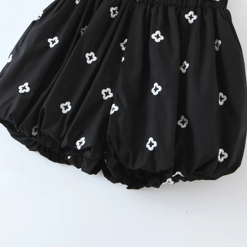 Women vintage black flower embroidery loose shorts summer high-waist fold bud bloomers 210514