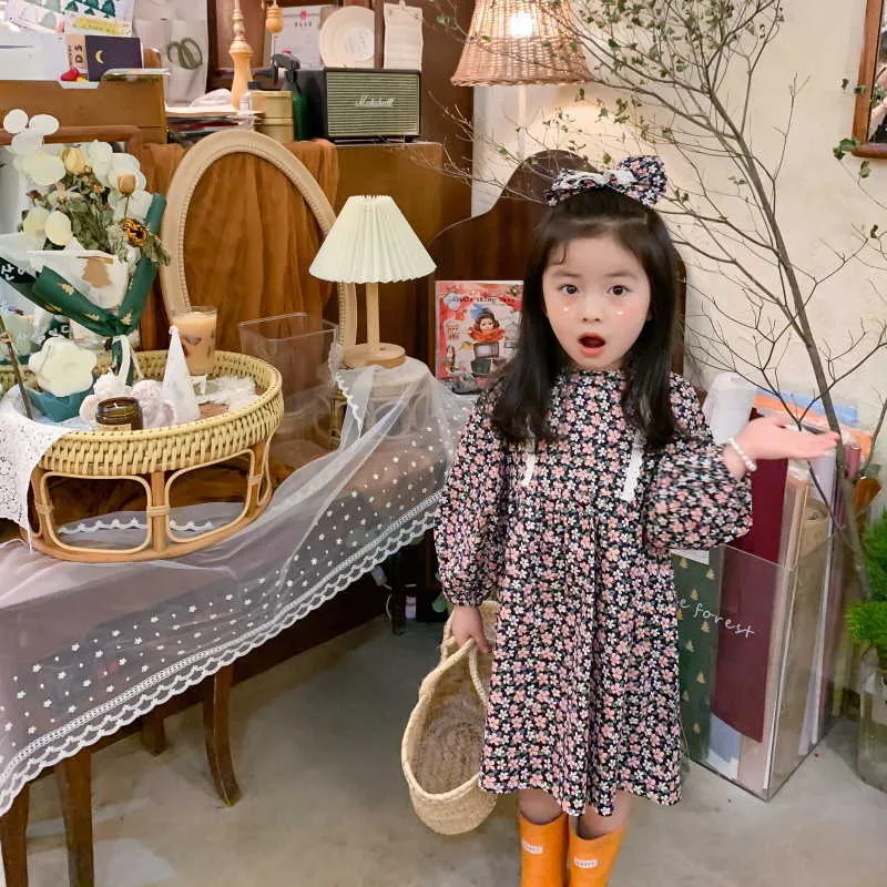 Le ragazze primaverili in stile coreano all'ingrosso vestono maniche a sbuffo abiti da principessa floreali con copricapo vestiti bambini E684 210610