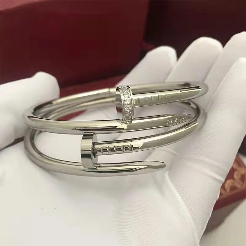 Modedesigners armband charm Bangle smycken högkvalitativ klassisk mäns armband icke -blekande smycken gåva för män och kvinnor