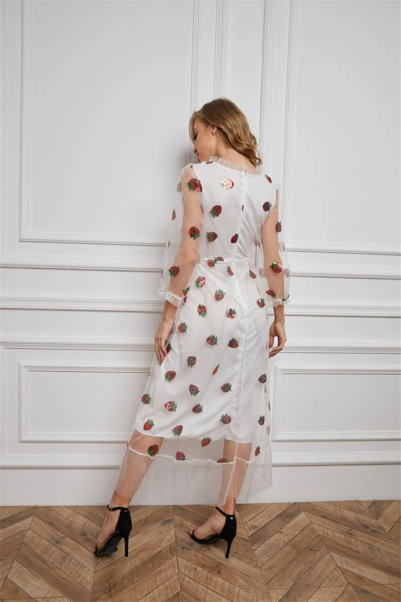 Isarose kvinnor jordgubbe klänning broderi sequins frukt rosa svart vit mesh långärmad v hals söt klänning droppe frakt 210422
