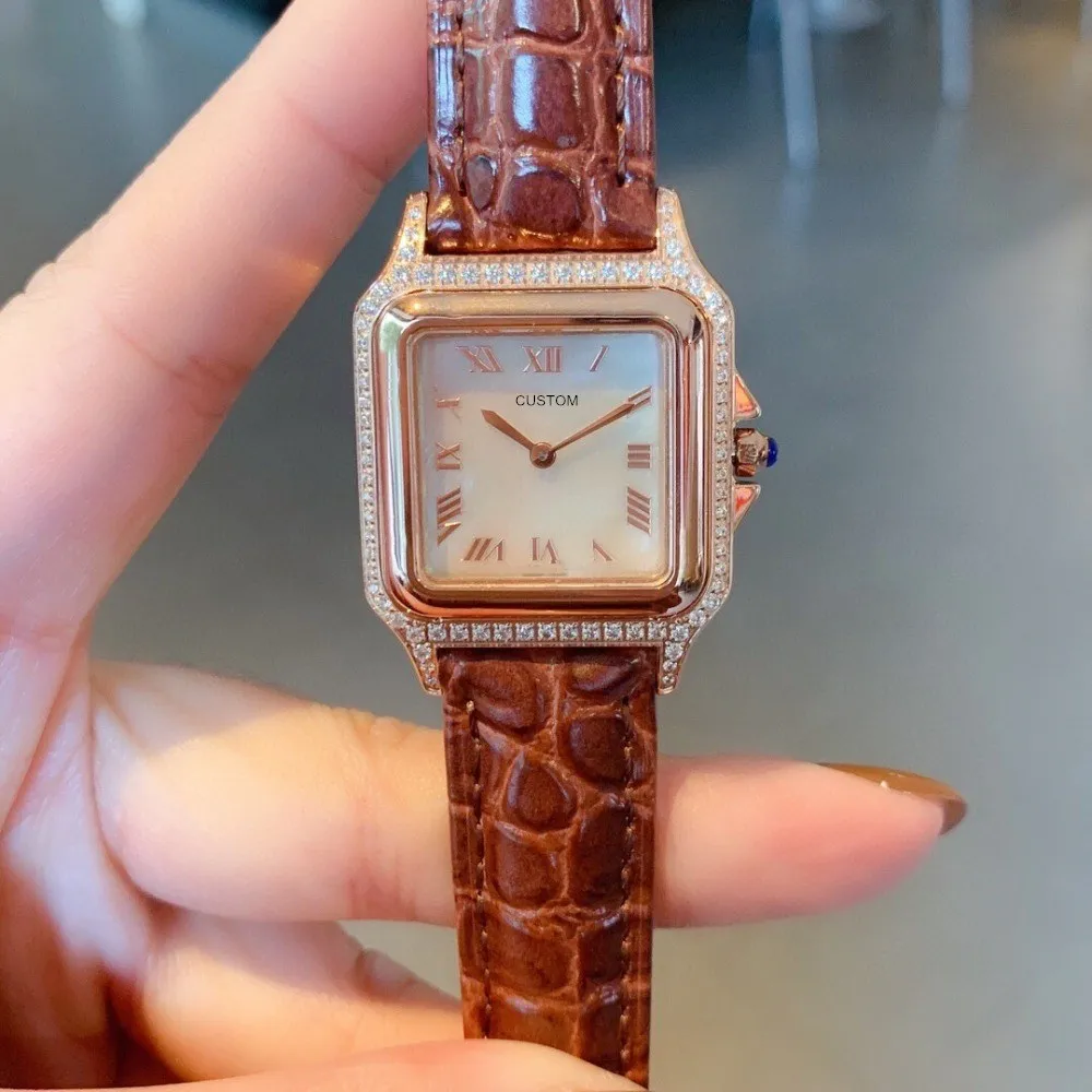 Nowe Minimalistyczne cyfry rzymskie Watch Damskie Rhinestone Quartz Wrist Watch Casual Matka Pearl Dial Geometric Bransoletka 27mm