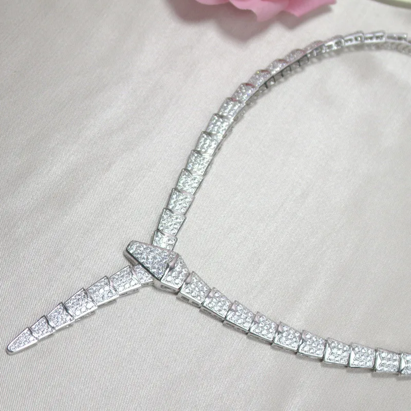 Modna leisur biżuteria naszyjniki Choker damskie mosiądz 18 -karatowy złoto platowane ustawienie pełne diamentowy wąż kształt szeroki łańcuch Naszyjnik 232q