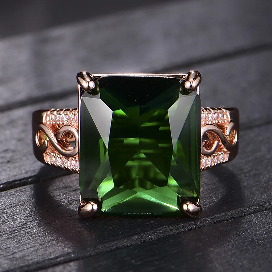 Vintage Carving Square Green Crystal Emerald Gemstones Diamanter Ringar för Kvinnor Rose Guldfärg Bague Fine Smycken Party Presenter