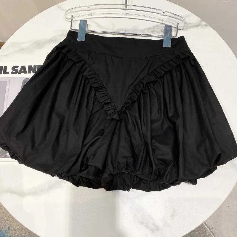 DEAT Spring Summer Fashion Casual V-shaped Pleated Elastic Waist Bubble shorts Knickerbockers Shorts Women SK817 210709