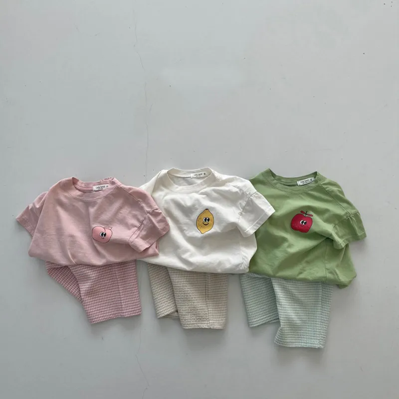 Toddler Erkek Bebek Kız Moda Sevimli Karikatür Resimleri Kısa Kollu T-shirt + Çocuk Katı Çizgili Pantolon 2 adet Giysileri Seti 210413
