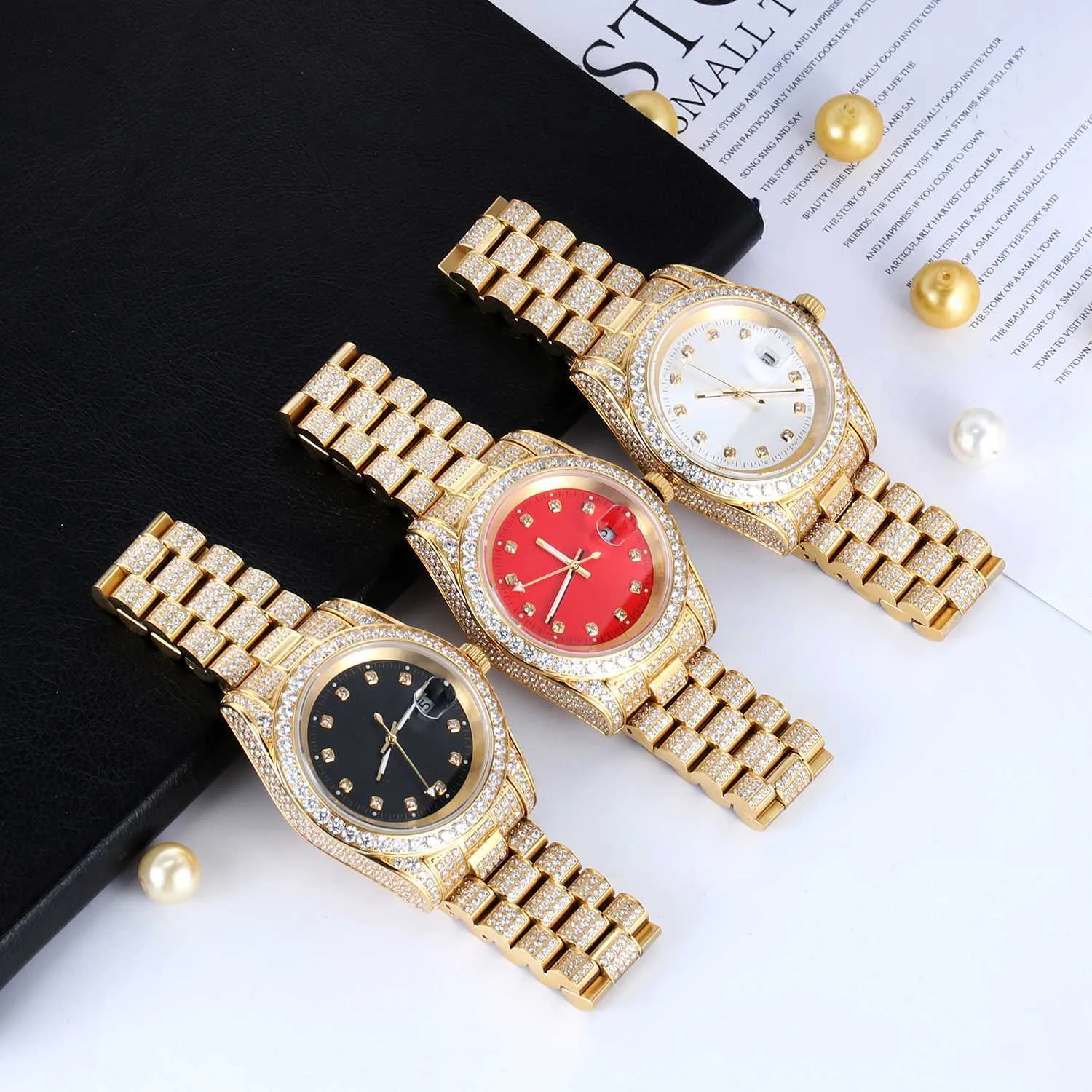 Luxuriöse Herren-Armbanduhr mit CZ-Diamant, vereist, vergoldeter Edelstahl, Quarz, 261 K