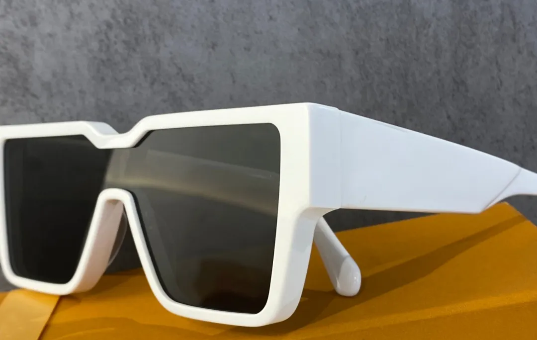 Clash Mask Solglasögon för män svart mörkgrå 1593 fyrkantiga solglasögon gafa de sol mode nyanser uv400 skydd glasögon med cas330U