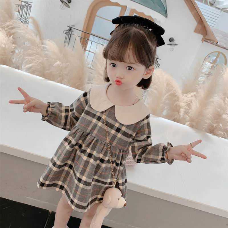 Plaid Girl Dress Autumn Peter Pan collar Princess long sleeve Free chain bears Kids Clothes 1-6T Q048 210610