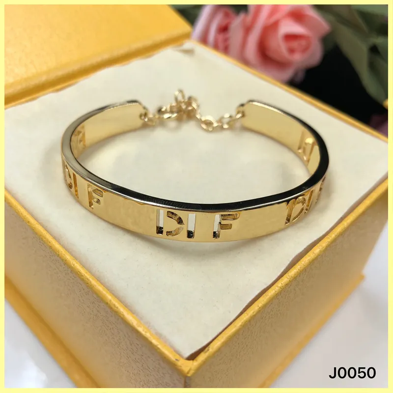 Womens Designer Armband Fashion Farandole Gold Hollow Letters F Armband For Women Party Wedding Jewely Necklace Box New 2110202646