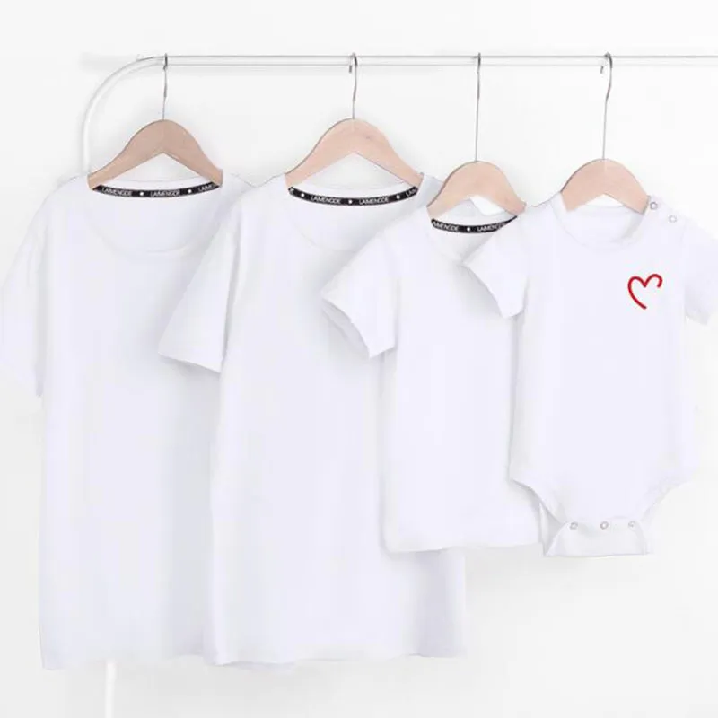 Summer Family Look Abiti coordinati T-shirt Abbigliamento Madre Padre Figlio Figlia Bambini Bambino Amorevole Cuore 210429